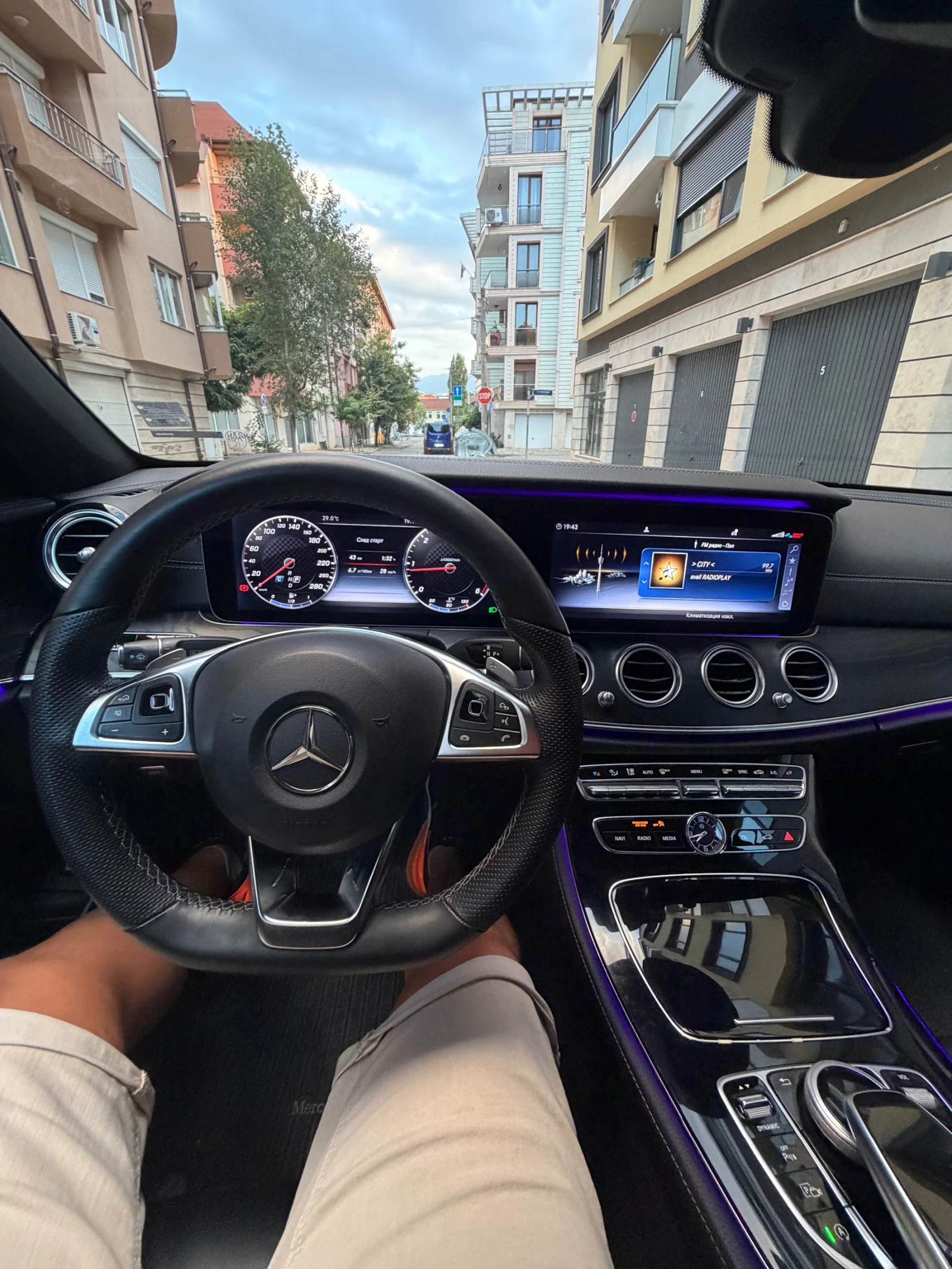 Mercedes-Benz E 220 D, снимка 13 - Автомобили и джипове - 55905019