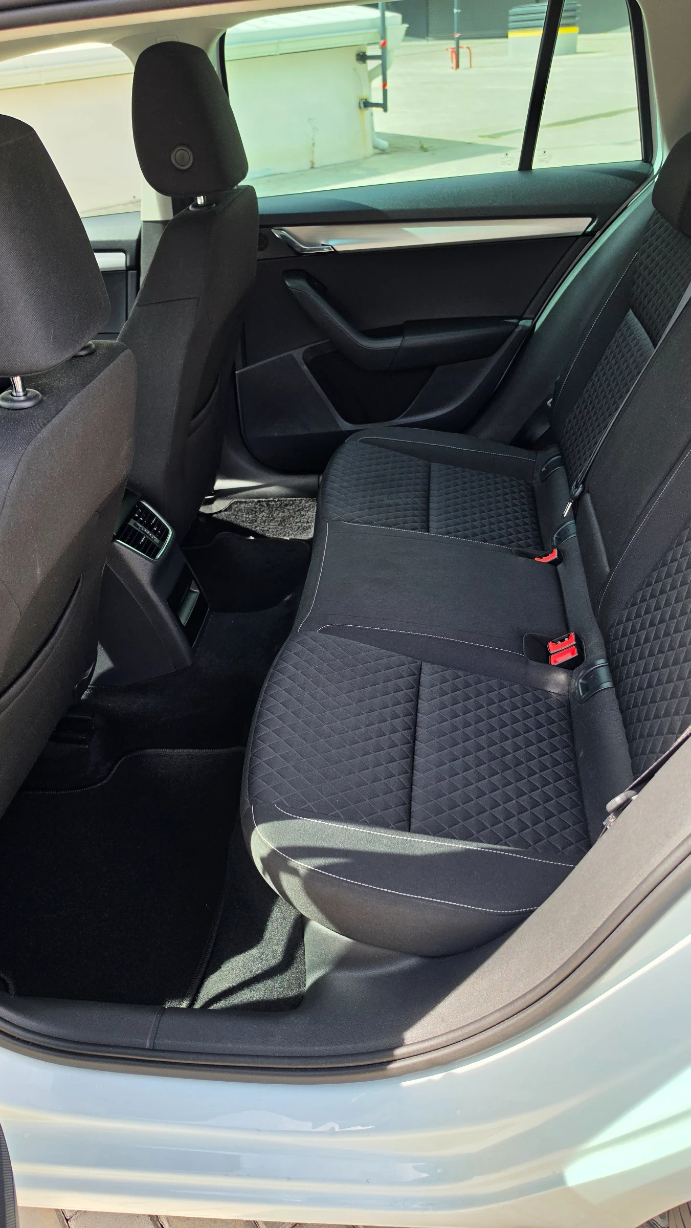 Skoda Octavia 2.0 TDI, снимка 9 - Автомобили и джипове - 56223533