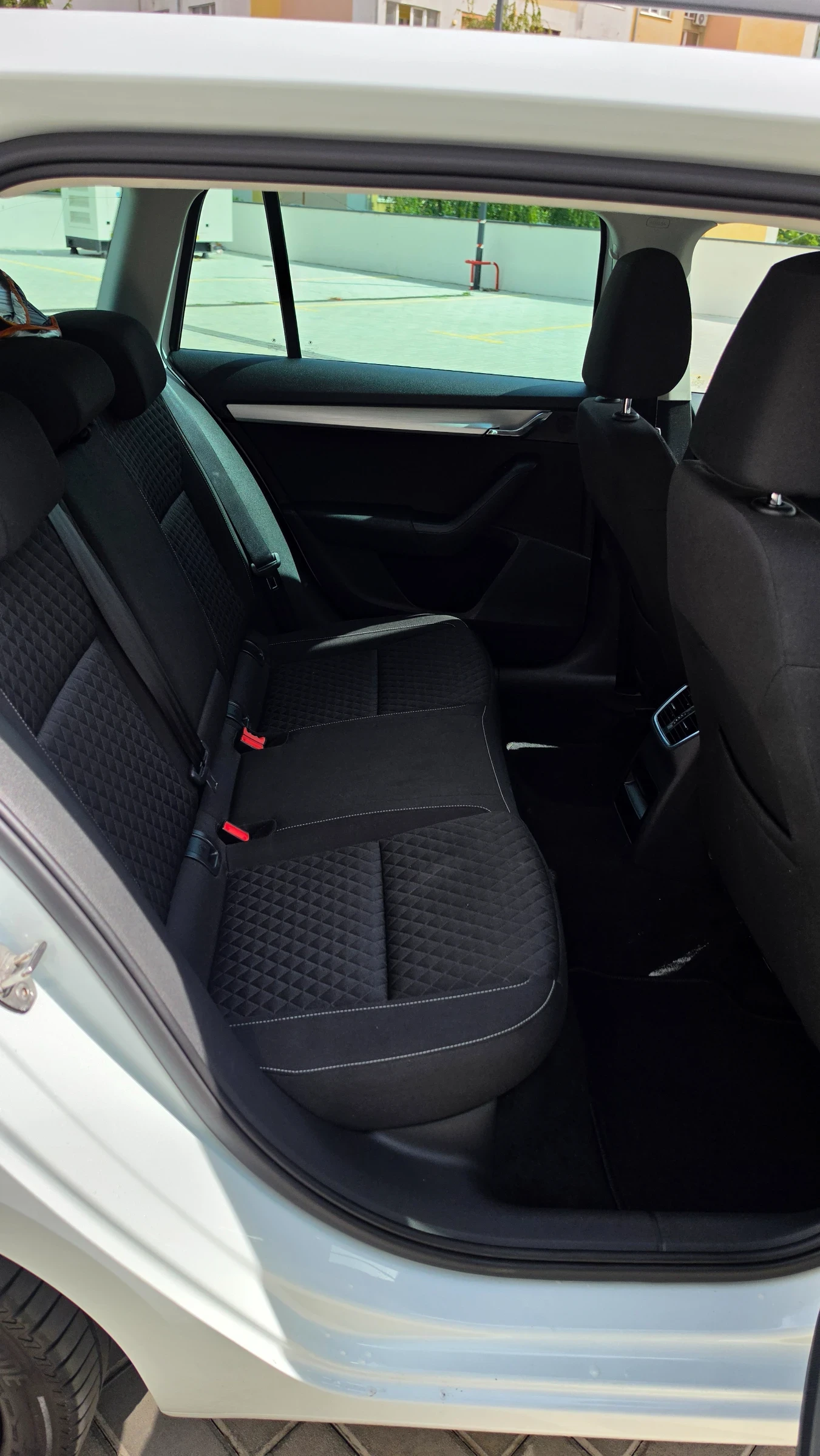 Skoda Octavia 2.0 TDI, снимка 10 - Автомобили и джипове - 56223533