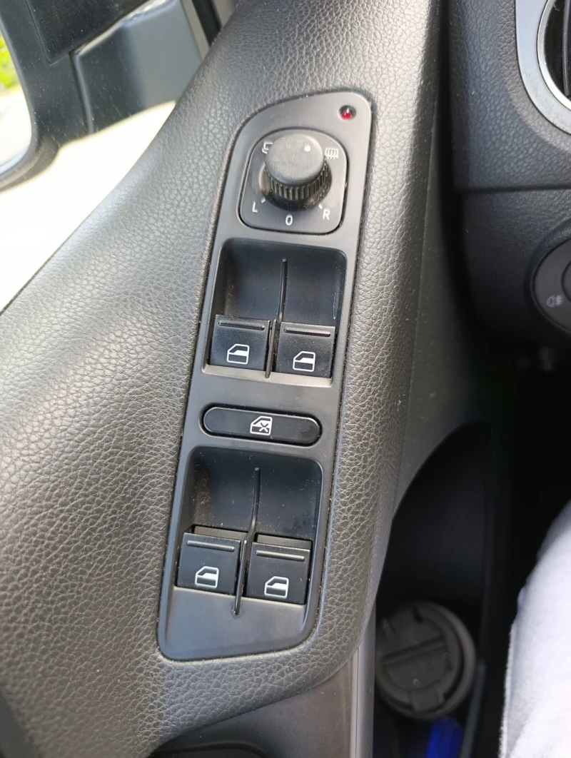 VW Tiguan, снимка 15 - Автомобили и джипове - 51551688