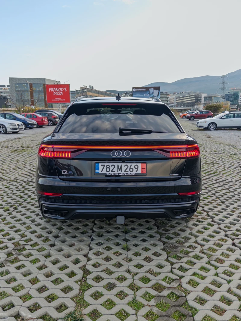 Audi Q8 55TFSI Вакуум * B&O* Обдухване* Pano* 360 Каско , снимка 4 - Автомобили и джипове - 52484674