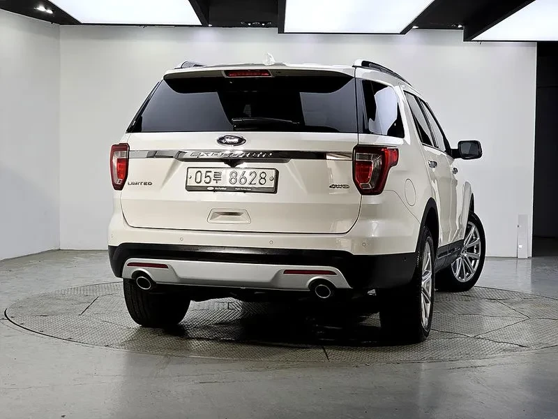 Ford Explorer 2.3 AWD, снимка 3 - Автомобили и джипове - 54351528