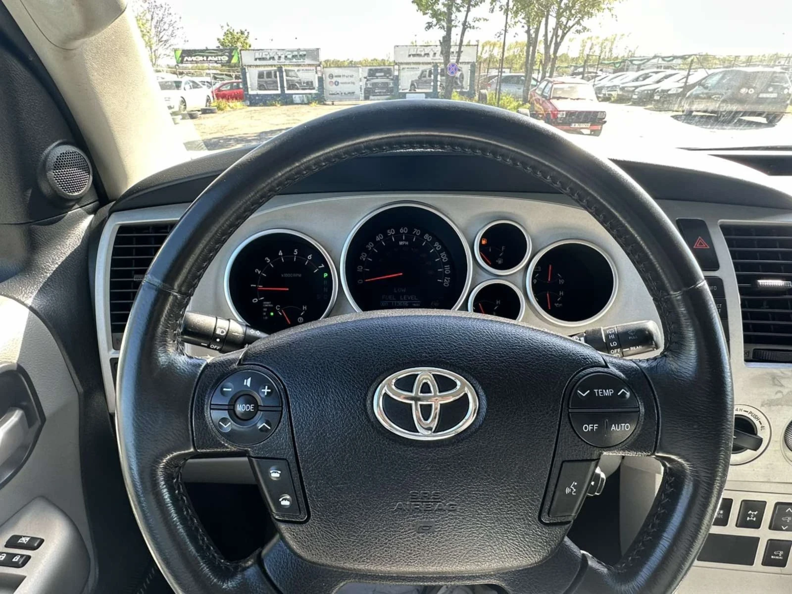 Toyota Sequoia 5.7 - изображение 8