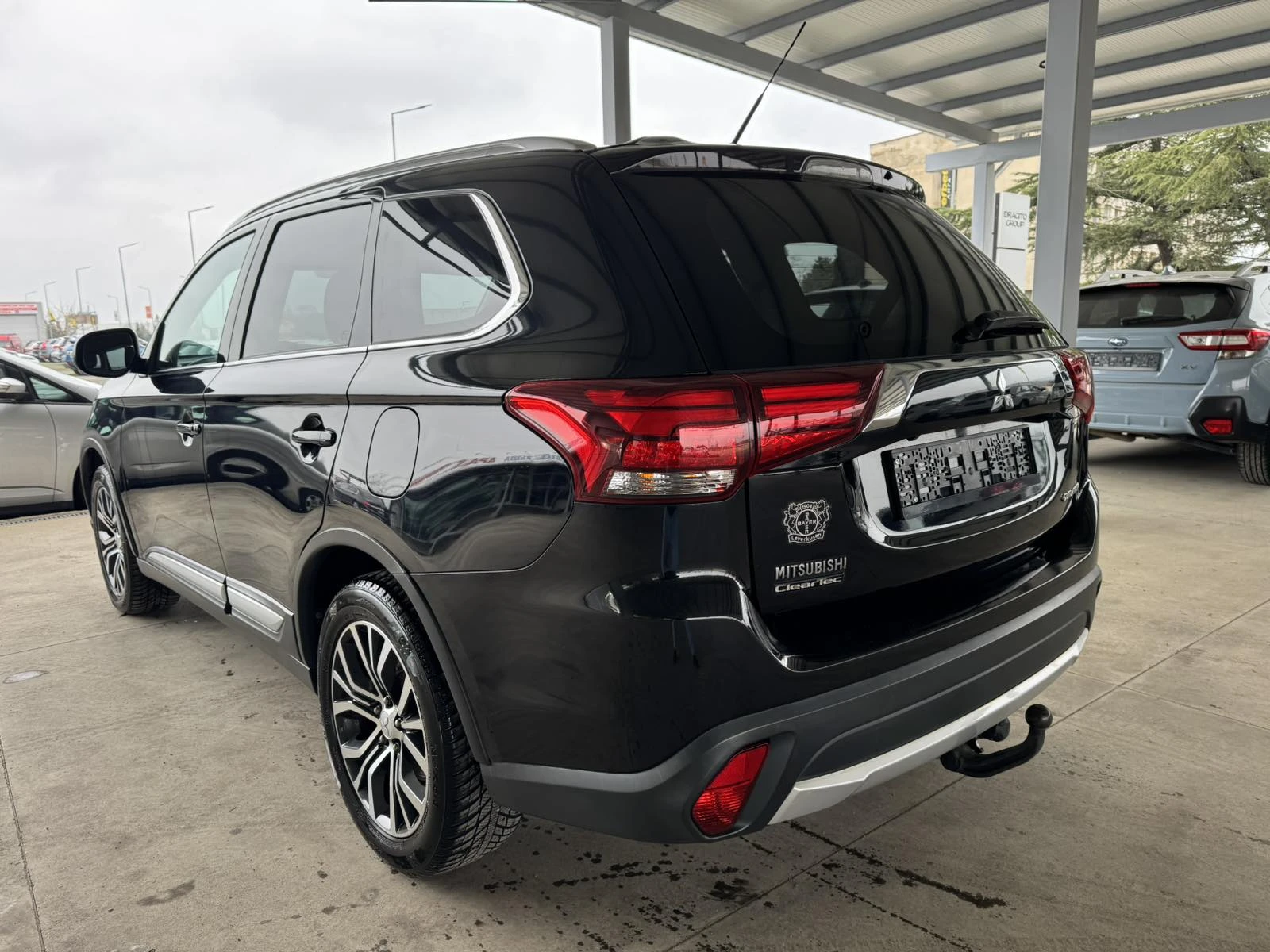 Mitsubishi Outlander 2.2D* 150ps* 6ск* 7м* НАВИ* КАМЕРА* Keyless - изображение 3