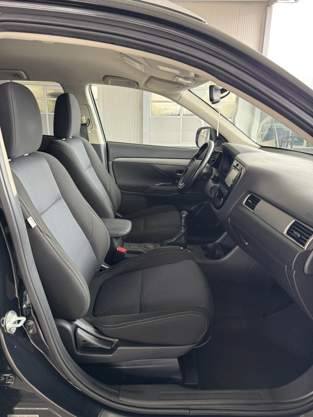 Mitsubishi Outlander 2.2D* 150ps* 6ск* 7м* НАВИ* КАМЕРА* Keyless - изображение 10