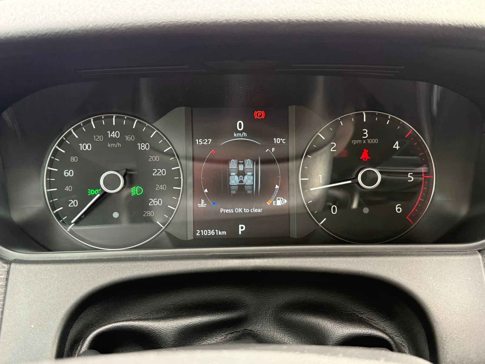 Land Rover Range Rover Velar 2.0  NAVI CAM ЛИЗИНГ БАРТЕР, снимка 15 - Автомобили и джипове - 54010590