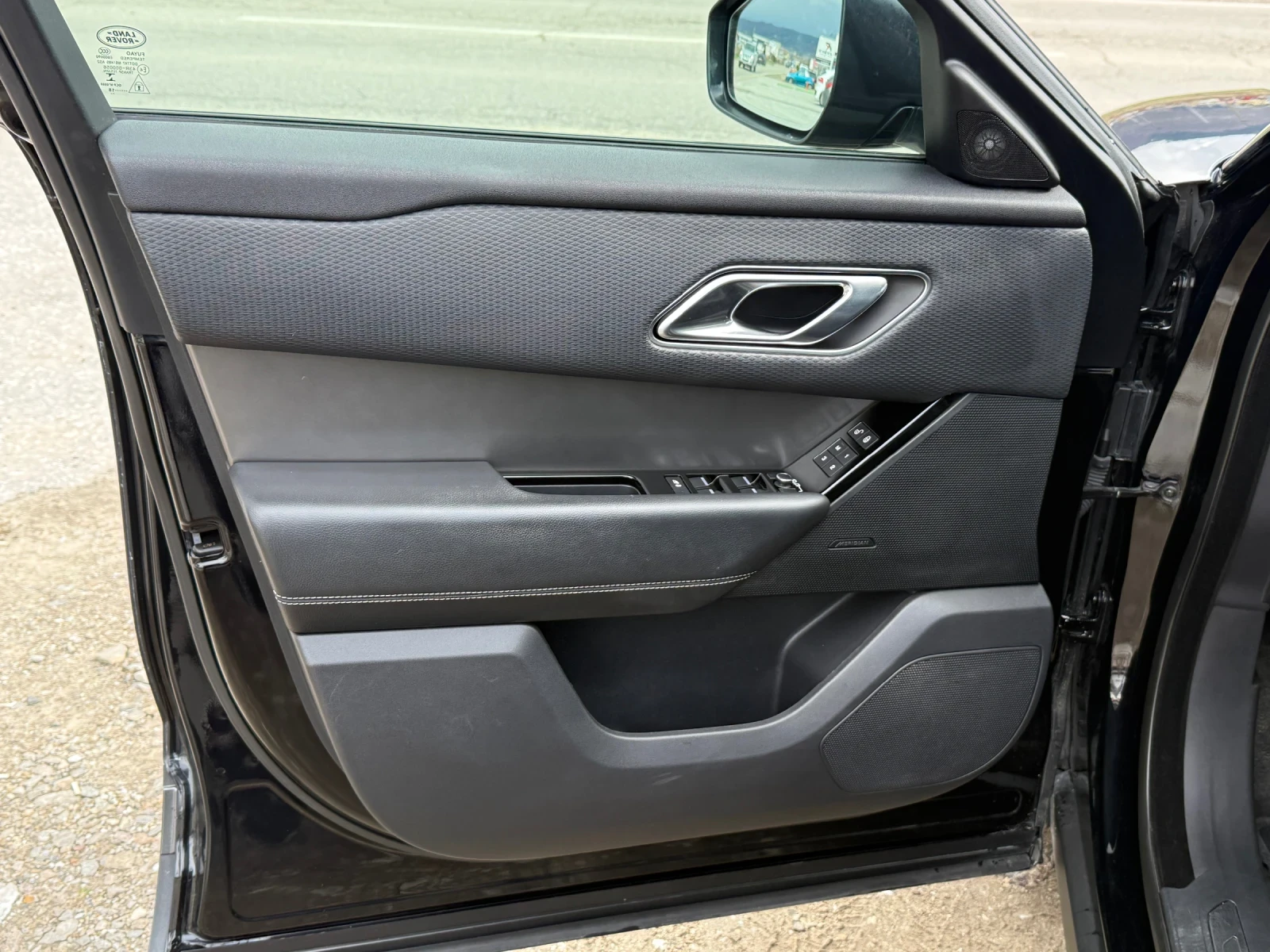 Land Rover Range Rover Velar 2.0  NAVI CAM ЛИЗИНГ БАРТЕР, снимка 9 - Автомобили и джипове - 54010590