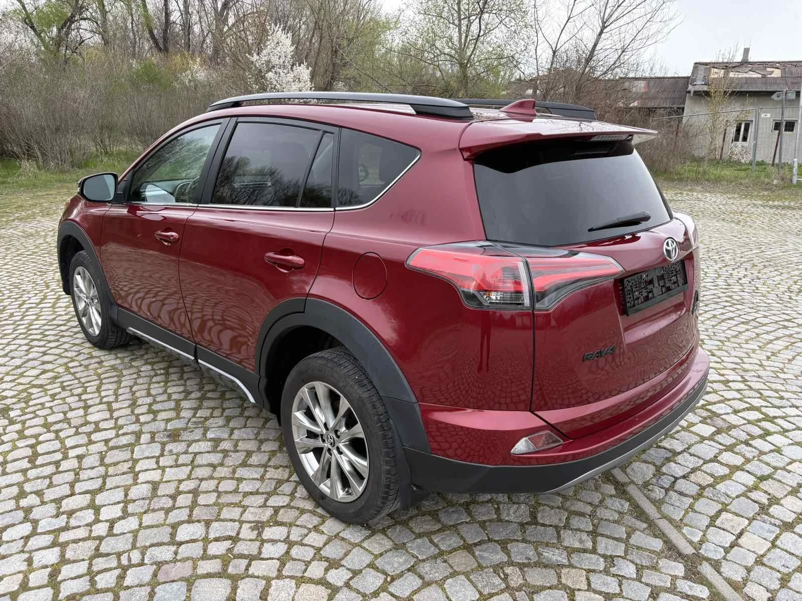 Toyota Rav4 2.5l XLE 4x4 still PLATINUM , снимка 5 - Автомобили и джипове - 54088828