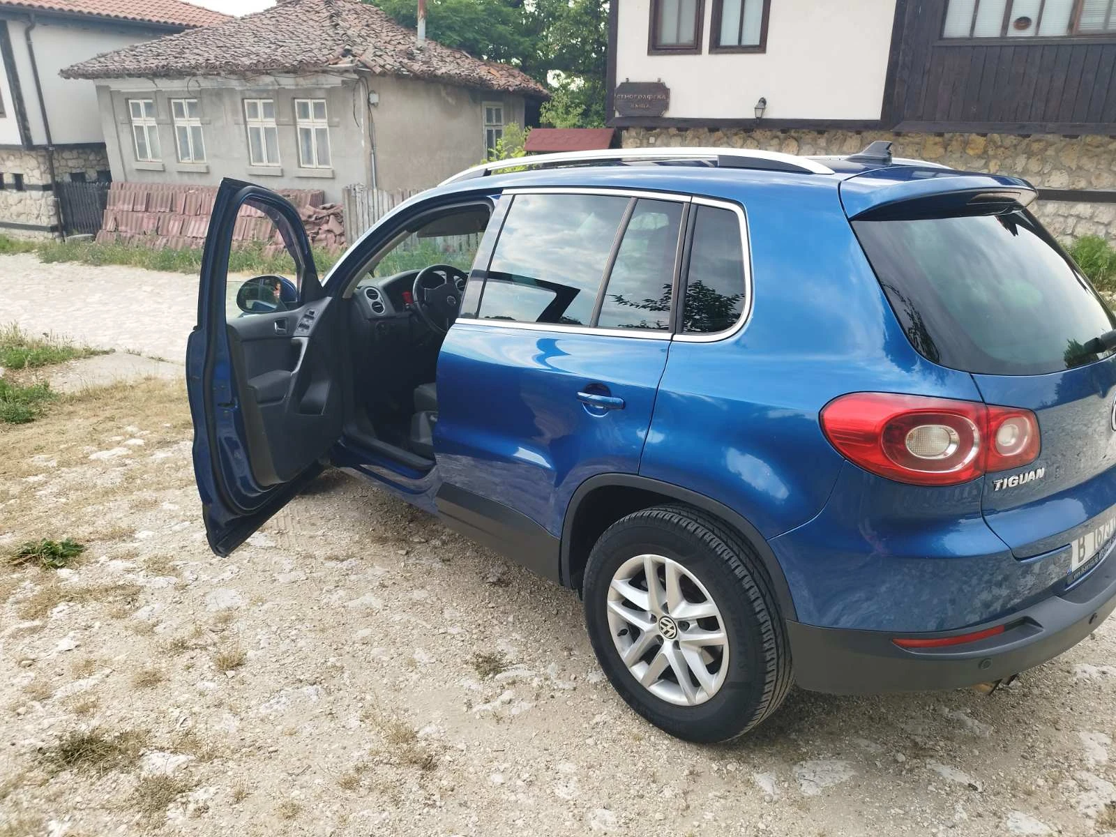 VW Tiguan Бензин   1.4 TSI , снимка 6 - Автомобили и джипове - 54893500