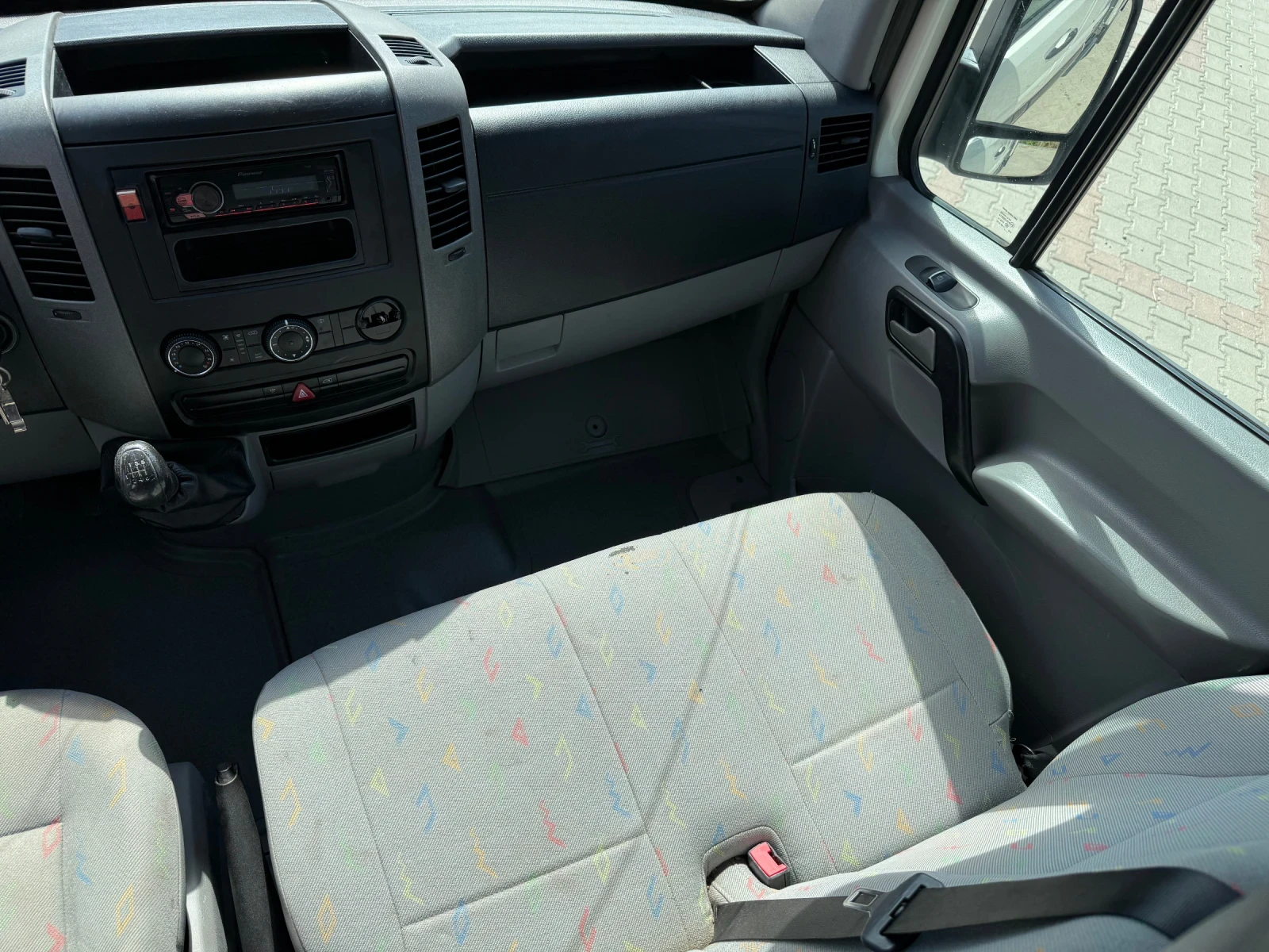 VW Crafter 2.5TDI, снимка 13 - Бусове и автобуси - 55730433
