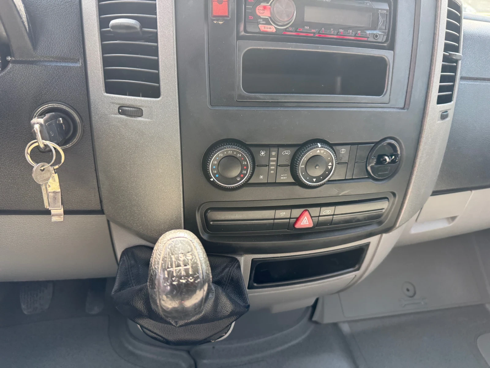 VW Crafter 2.5TDI, снимка 14 - Бусове и автобуси - 55730433
