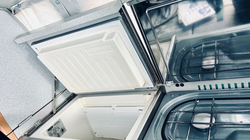 Кемпер VW California Coach BENZIN 6-Cylinder , снимка 9 - Каравани и кемпери - 52557555