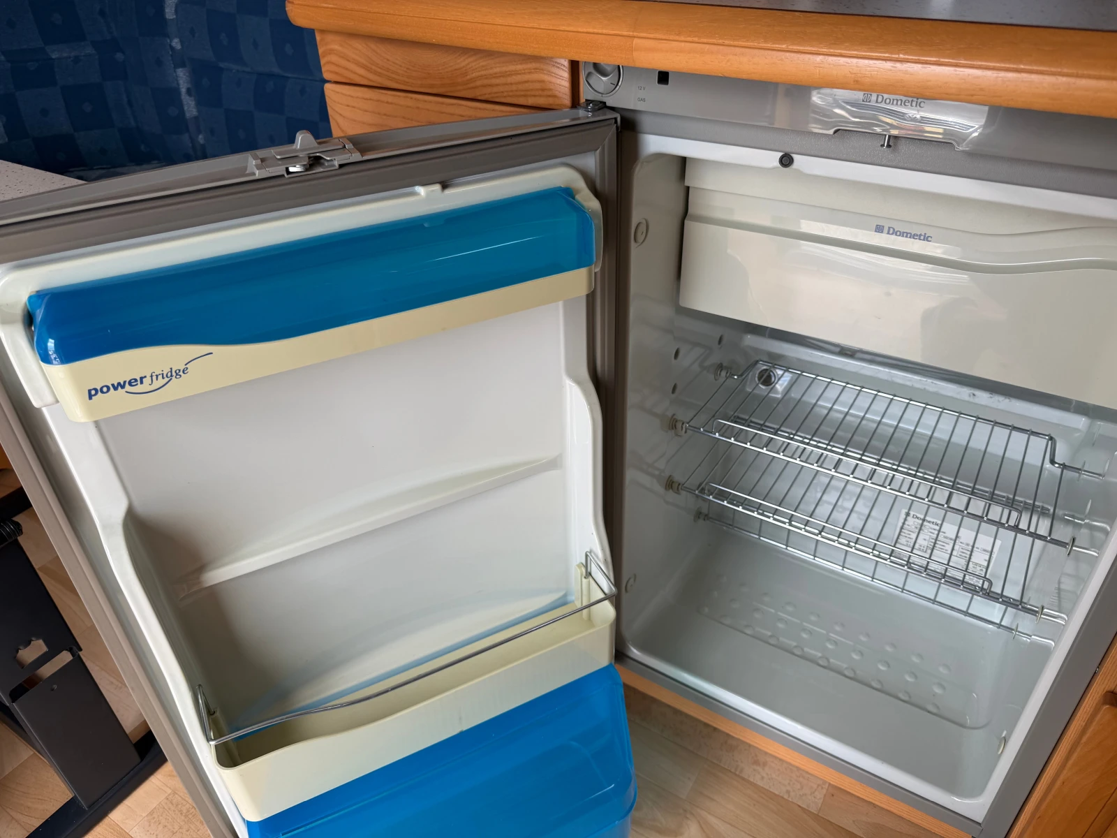 Каравана Hobby 540 PRESTIGE/ФОРСЕЛТ/ТЕНТА/МУВЪР/ШВЕЙЦАРИЯ/ТОП, снимка 12 - Каравани и кемпери - 54709202