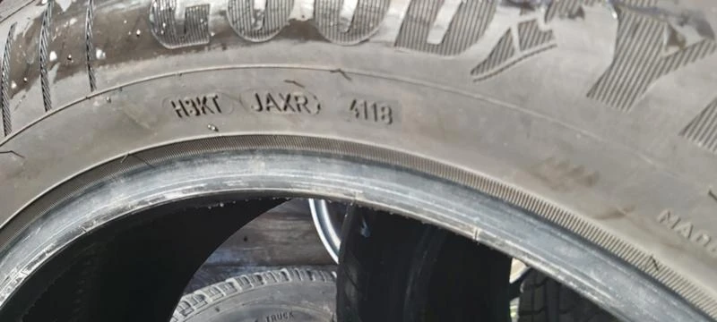 Гуми Зимни 215/60R17, снимка 5 - Гуми и джанти - 31151583