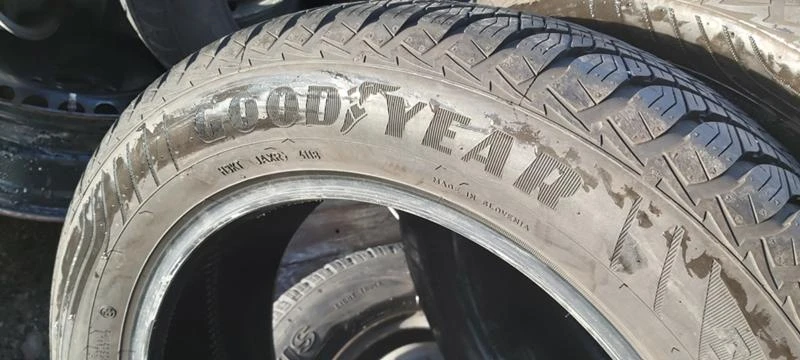 Гуми Зимни 215/60R17, снимка 4 - Гуми и джанти - 31151583