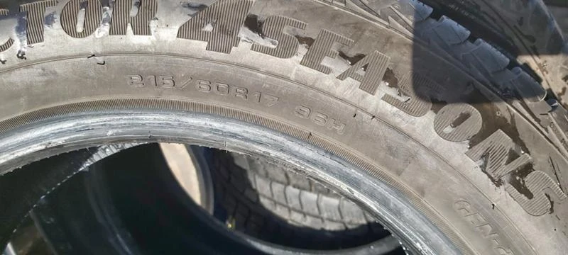 Гуми Зимни 215/60R17, снимка 7 - Гуми и джанти - 31151583