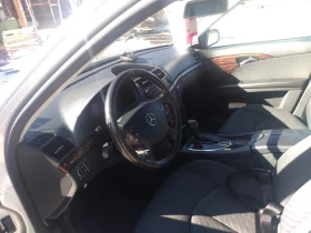 Mercedes-Benz E 220, снимка 9