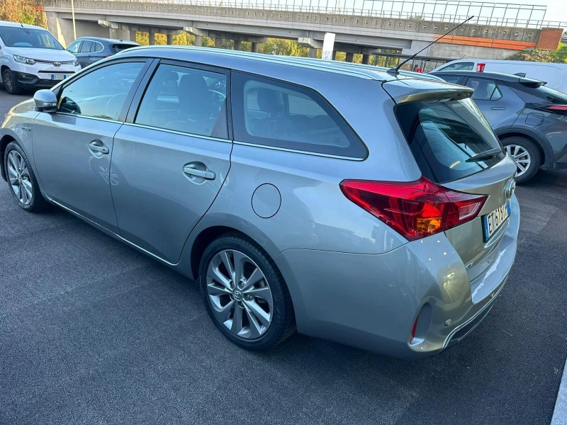 Toyota Auris 1.8 HYBRID EURO 5B, снимка 5 - Автомобили и джипове - 47789623