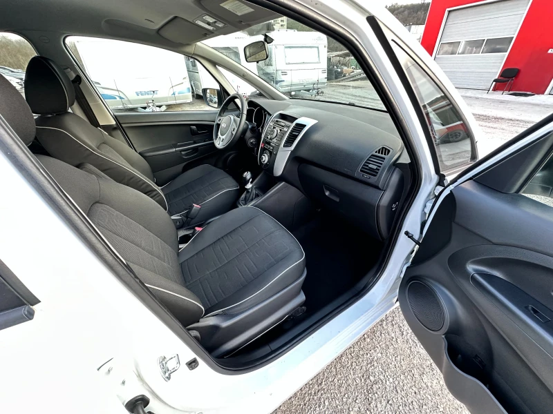 Kia Venga 1.4i УНИКАТ, снимка 14 - Автомобили и джипове - 48327181