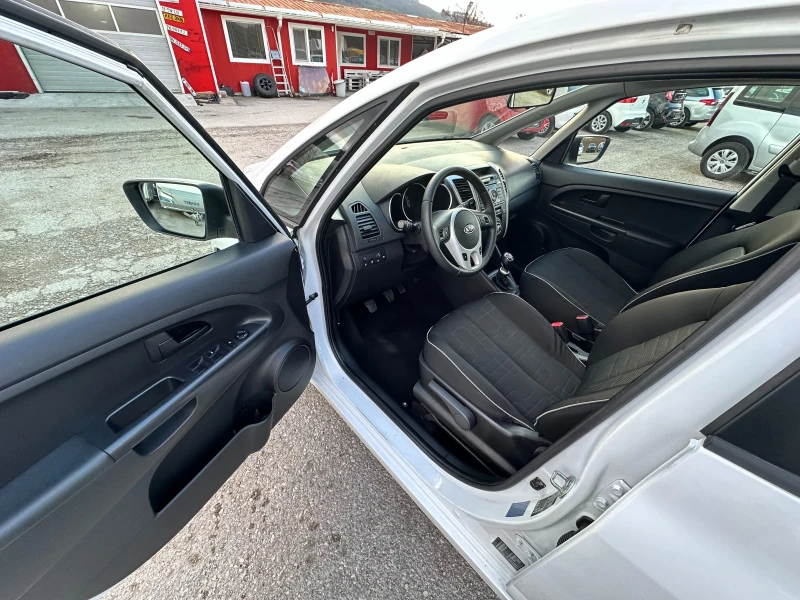 Kia Venga 1.4i УНИКАТ, снимка 10 - Автомобили и джипове - 48327181