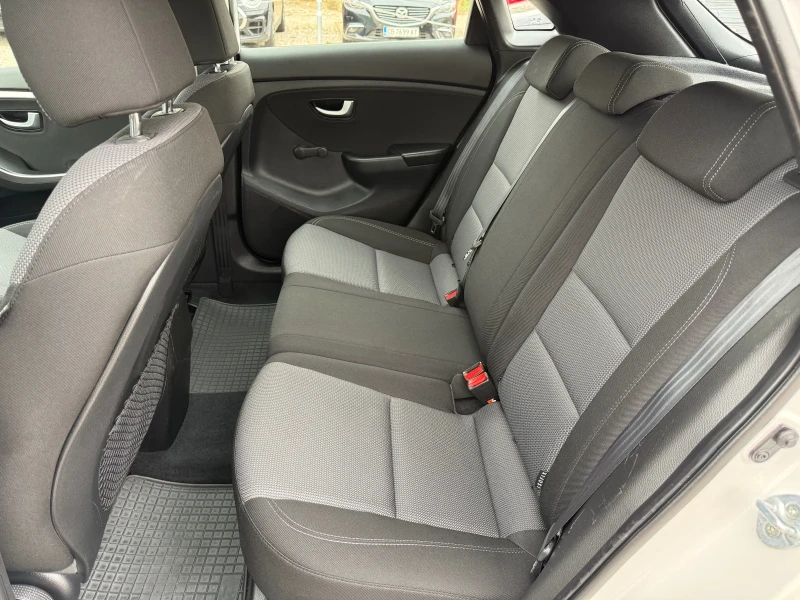 Hyundai I30 1.4i 99HP * * СЕРВИЗНА ИСТОРИЯ* * , снимка 8 - Автомобили и джипове - 51983873