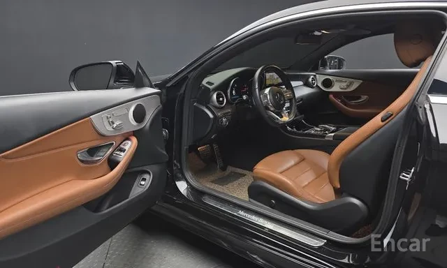 Mercedes-Benz C 220 d 4MATIC | AIRMATIC | AMG ПАКЕТ | DISTRONIC | 360, снимка 7 - Автомобили и джипове - 55453114