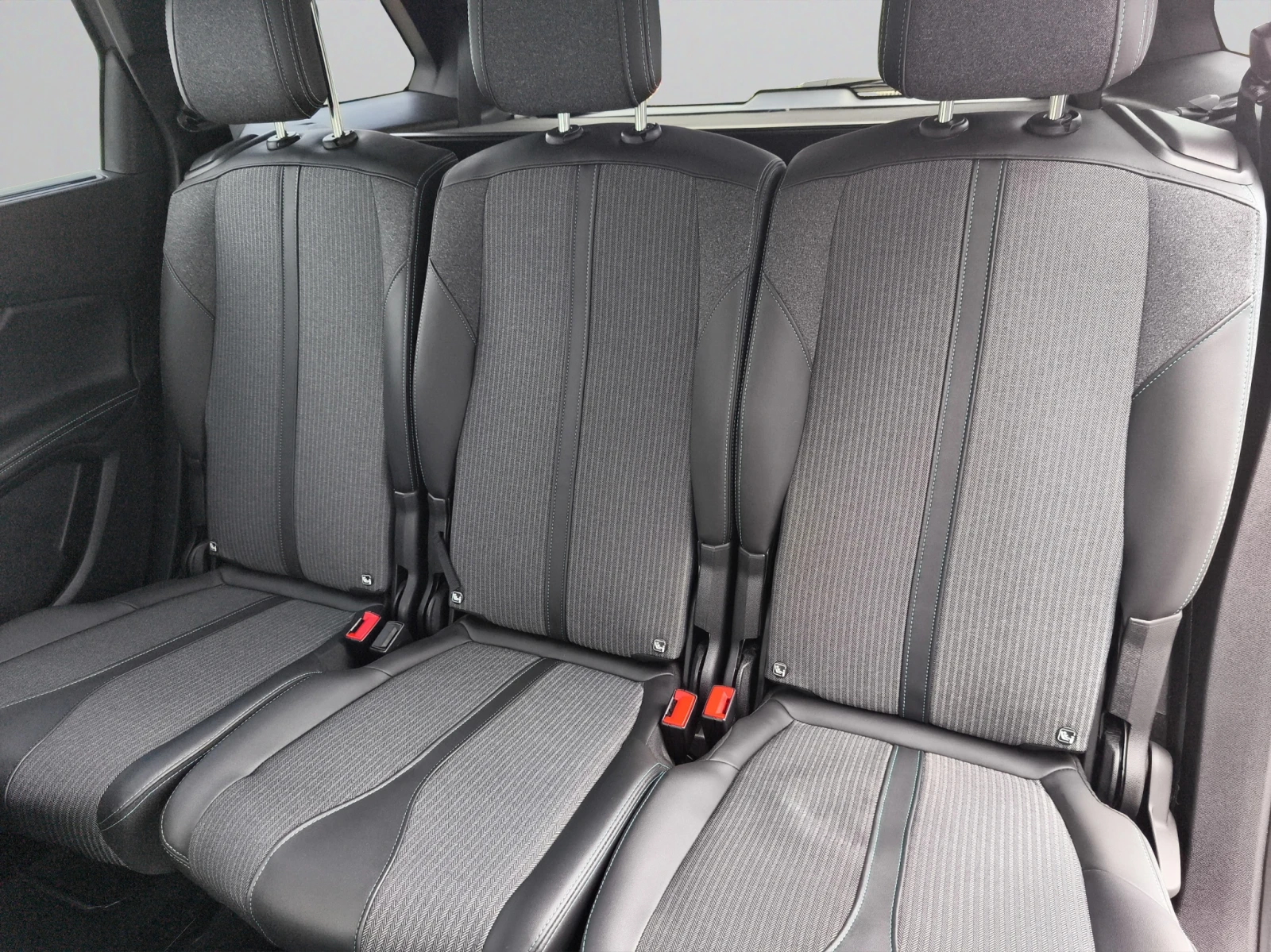 Peugeot 5008 ALLURE PACK 1.5 BlueHDi 130 S&S EAT8/2111R06 - изображение 10