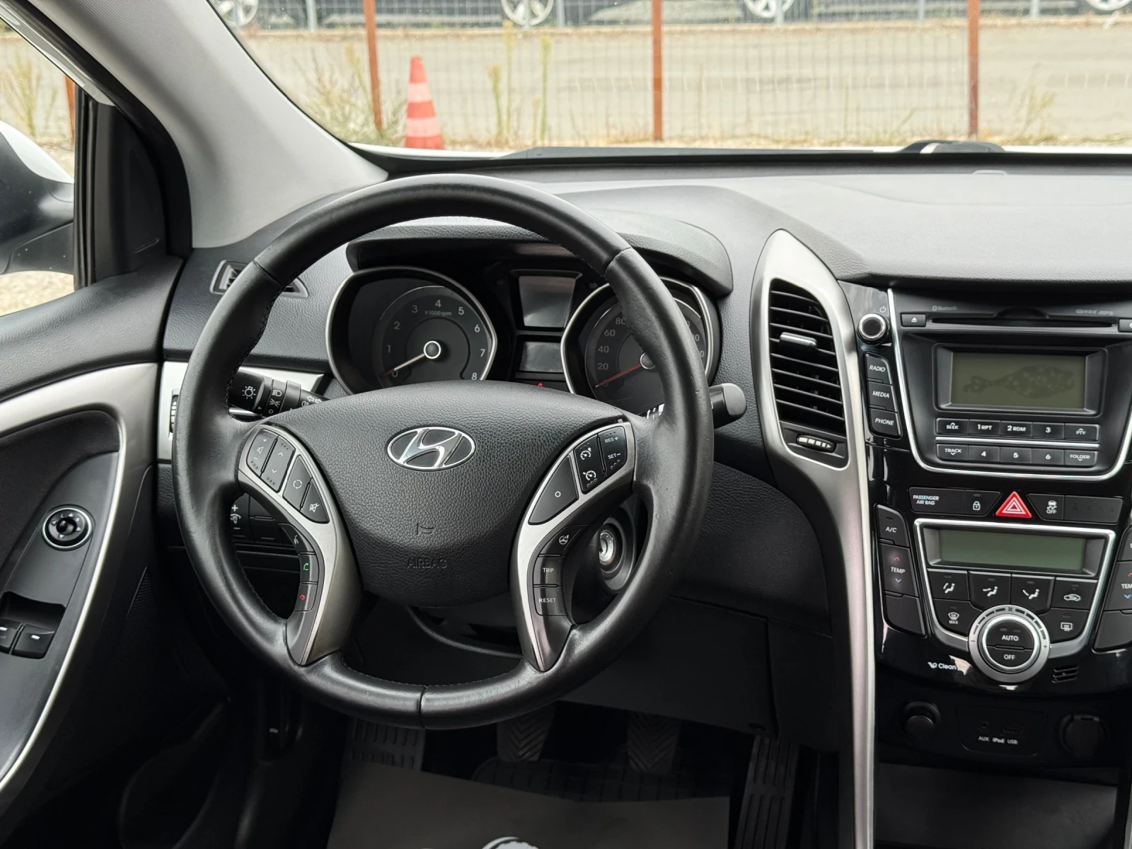 Hyundai I30 1.4i 99HP * * СЕРВИЗНА ИСТОРИЯ* *  - изображение 10