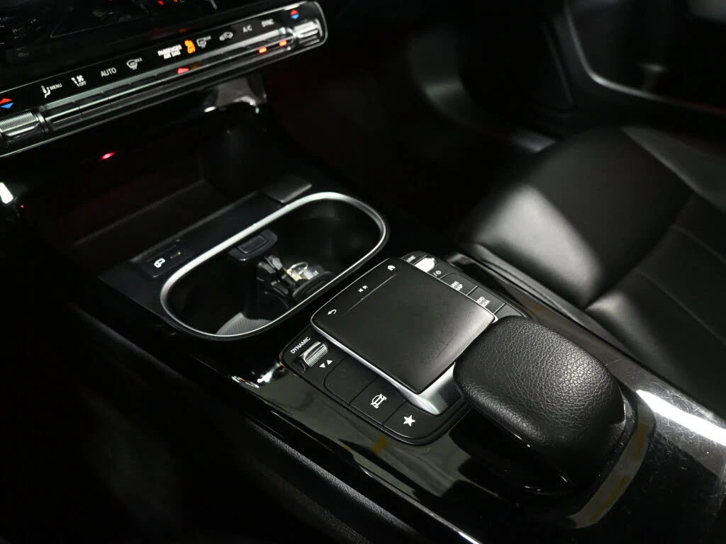 Mercedes-Benz A 220 4MATIC Sedan AWD, снимка 15 - Автомобили и джипове - 53849302