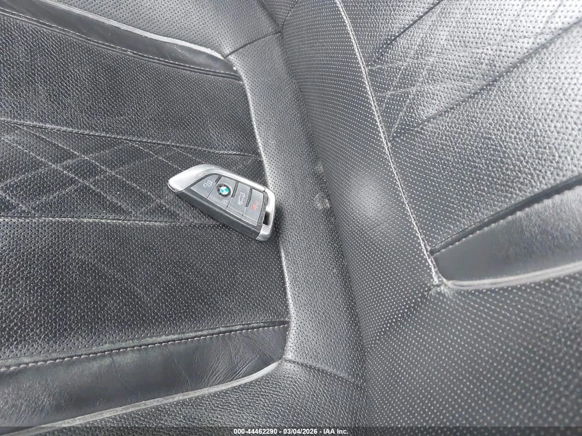 BMW 750 4.4l I xDrive, снимка 11 - Автомобили и джипове - 54094355