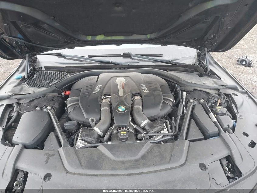 BMW 750 4.4l I xDrive, снимка 10 - Автомобили и джипове - 54094355