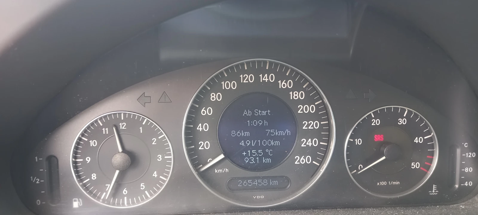 Mercedes-Benz E 270  CDI Elegance, снимка 9 - Автомобили и джипове - 54150566