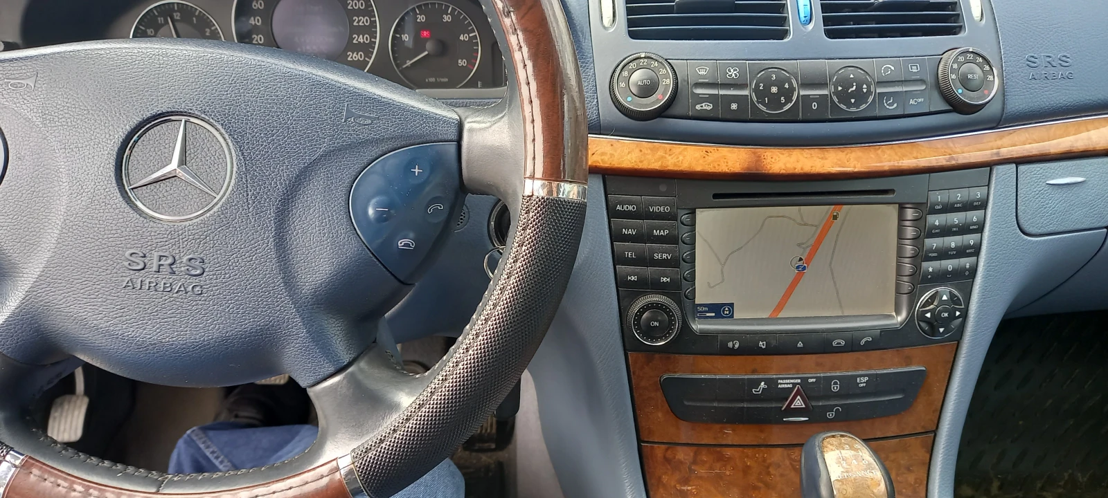 Mercedes-Benz E 270  CDI Elegance, снимка 8 - Автомобили и джипове - 54150566