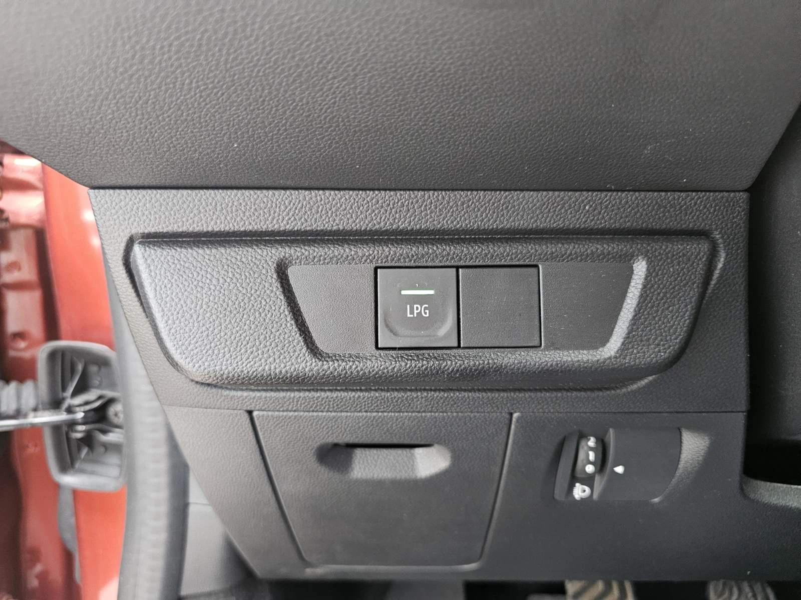 Dacia Jogger 1.0 TCe 90 Stop&Start LPG, снимка 11 - Автомобили и джипове - 54465204