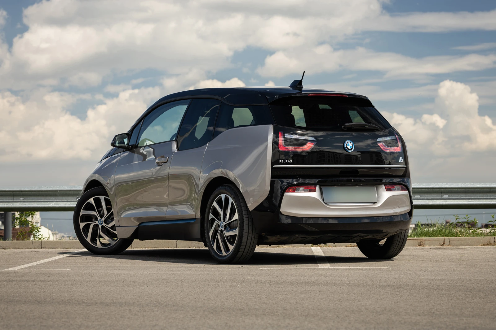 BMW i3, снимка 2 - Автомобили и джипове - 54634643