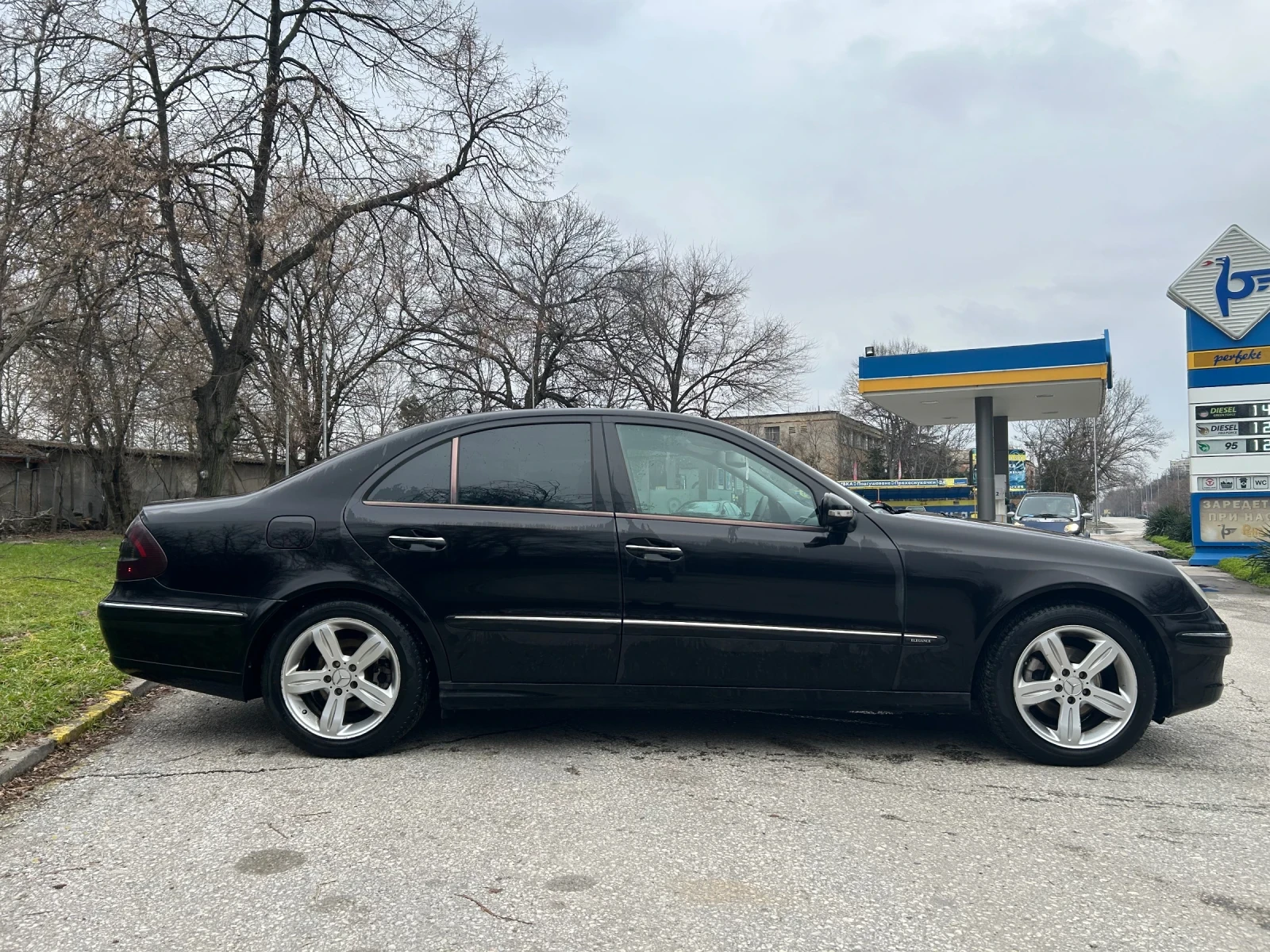 Mercedes-Benz E 280 3.0 7G tronic фейслифт, снимка 4 - Автомобили и джипове - 54729237