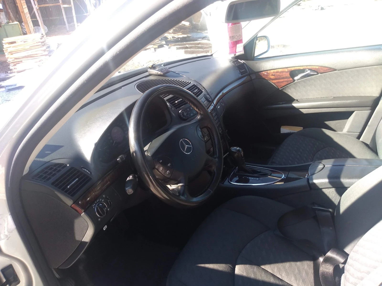 Mercedes-Benz E 220, снимка 9 - Автомобили и джипове - 55524459