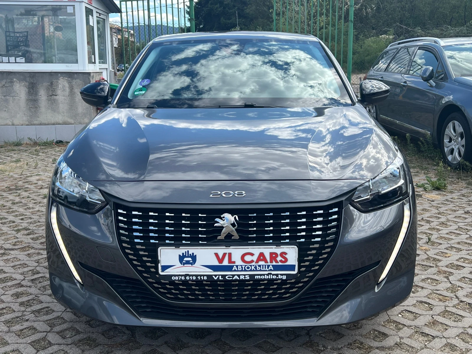 Peugeot 208 1.2, снимка 2 - Автомобили и джипове - 56099654