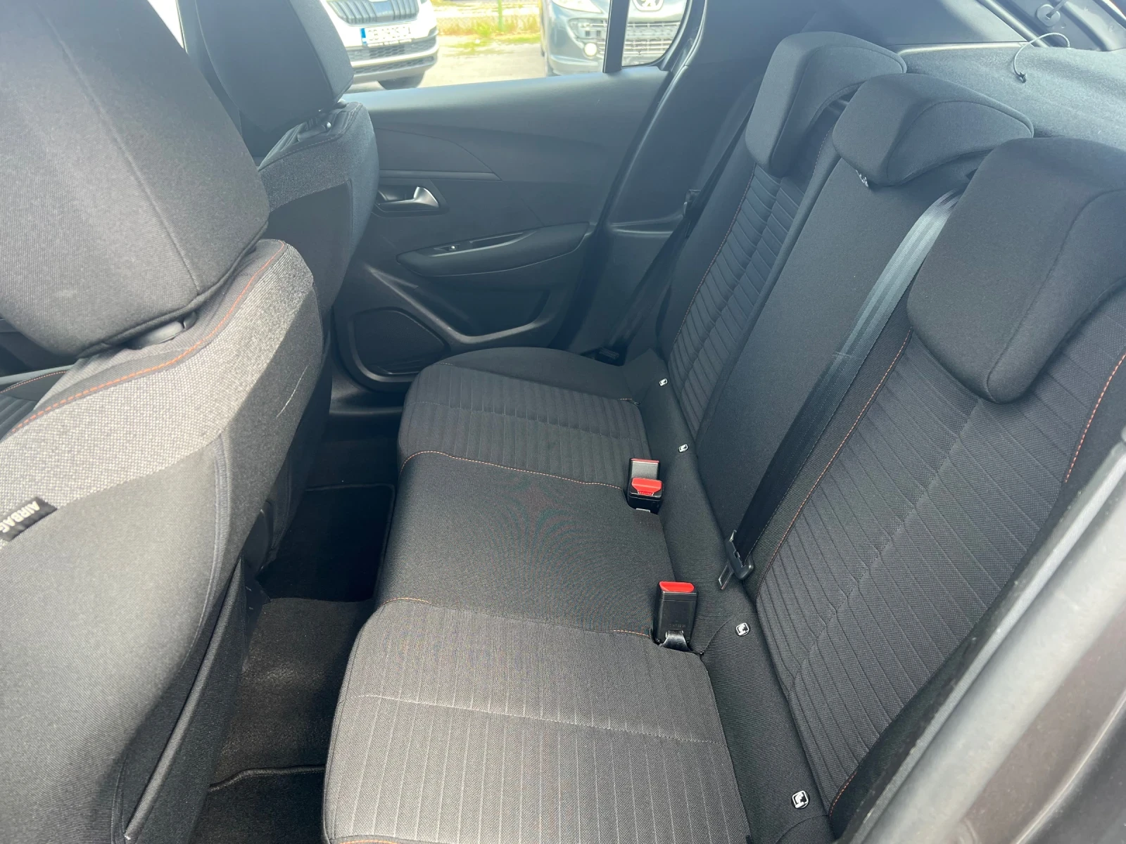 Peugeot 208 1.2, снимка 11 - Автомобили и джипове - 56099654