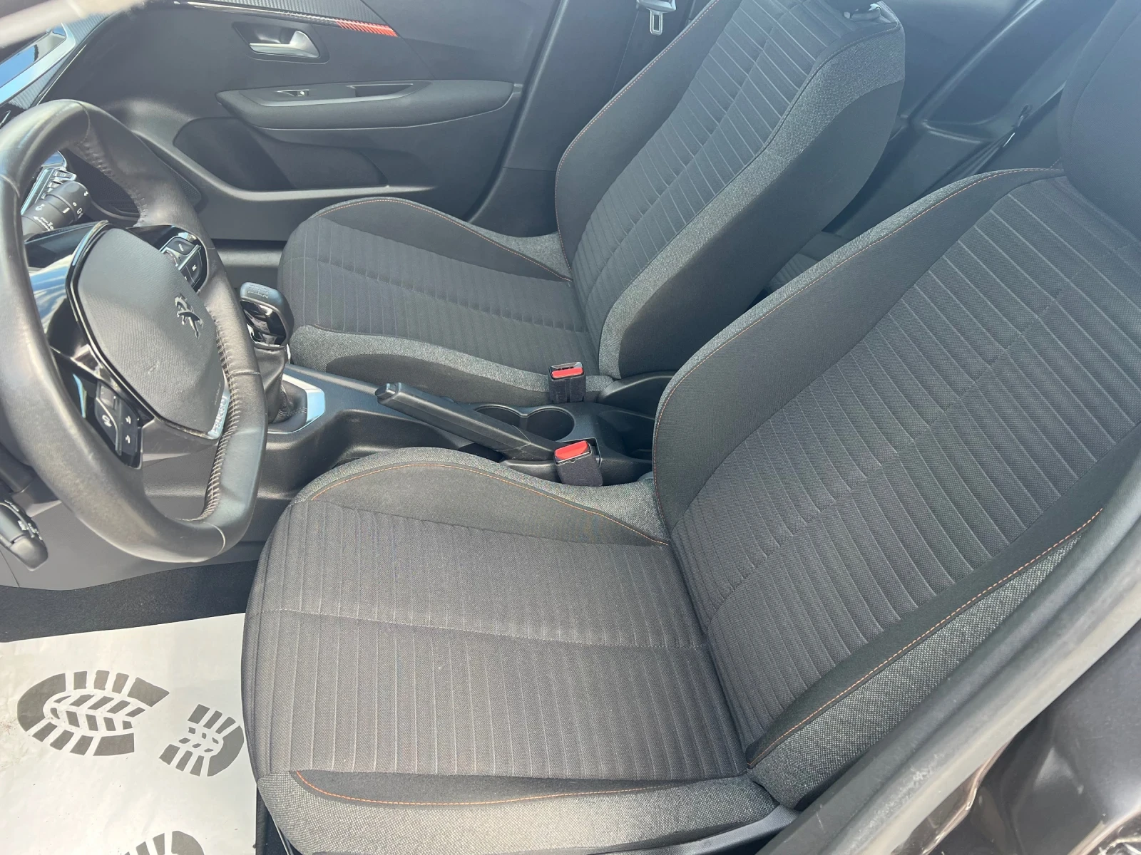 Peugeot 208 1.2, снимка 10 - Автомобили и джипове - 56099654