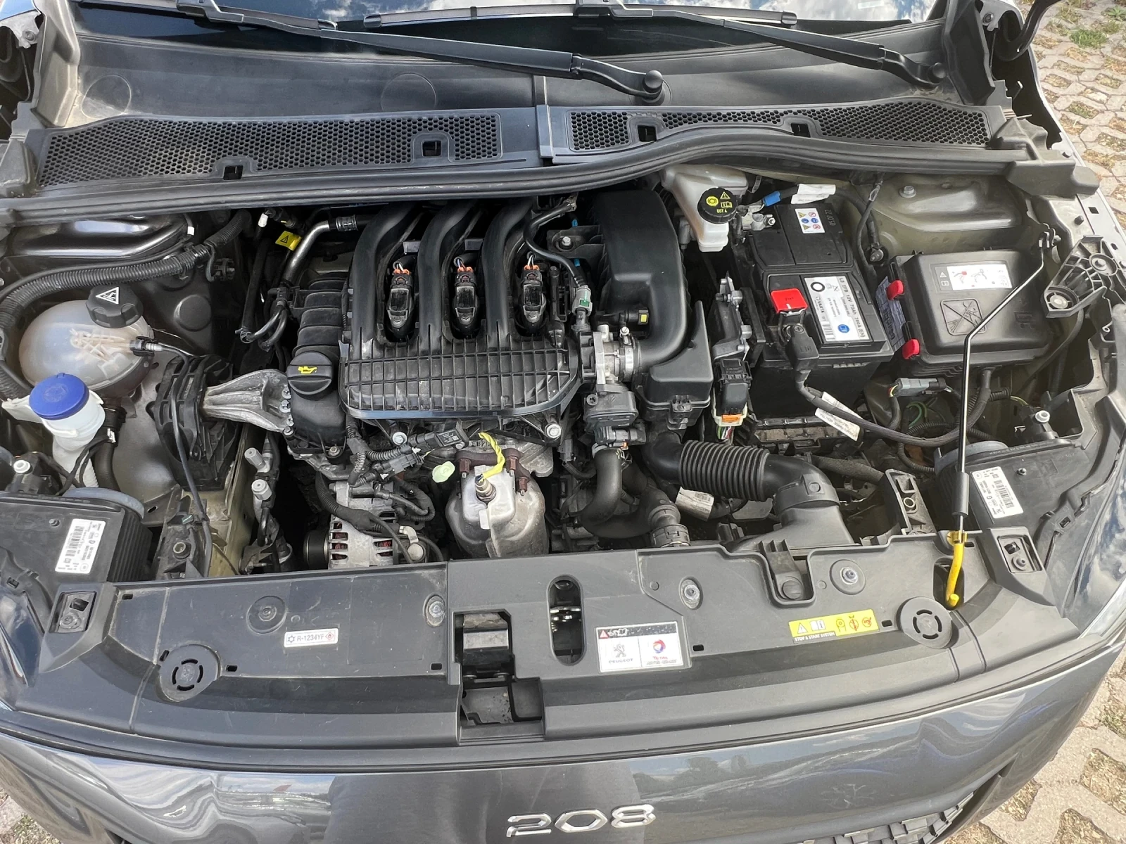 Peugeot 208 1.2, снимка 17 - Автомобили и джипове - 56099654