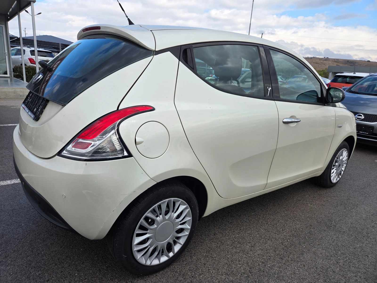 Lancia Ypsilon 1.2 , снимка 4 - Автомобили и джипове - 56617004