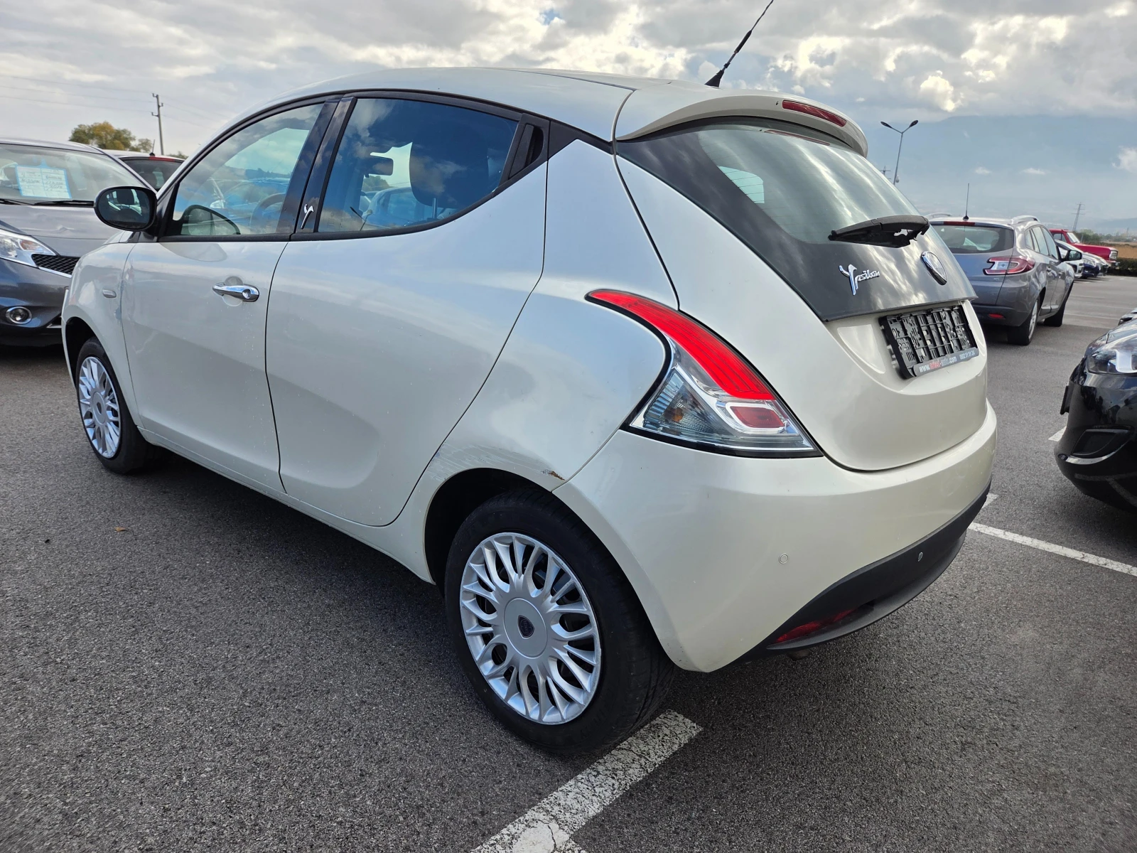 Lancia Ypsilon 1.2 , снимка 6 - Автомобили и джипове - 56617004