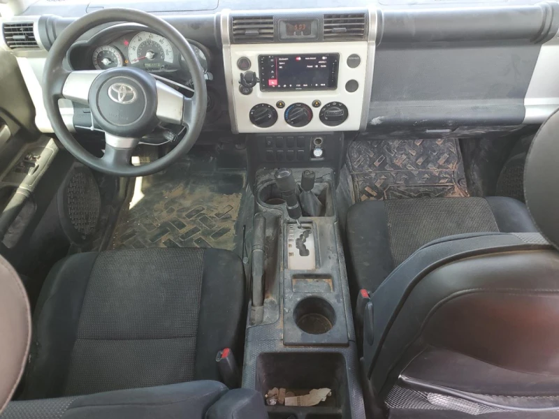 Toyota Fj cruiser СЕРВИЗНА ИСТОРИЯ, снимка 10 - Автомобили и джипове - 48736547