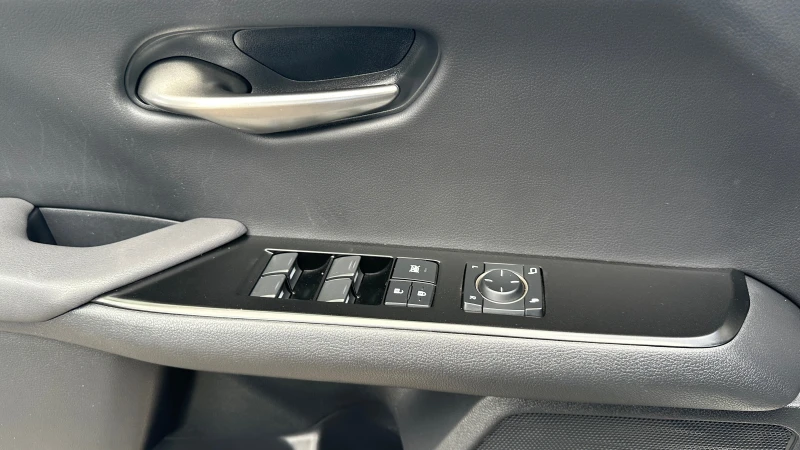 Lexus UX 250h Hybrid Гаранция, снимка 17 - Автомобили и джипове - 52940267