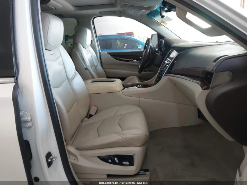 Cadillac Escalade LUXURY, снимка 10 - Автомобили и джипове - 53275341