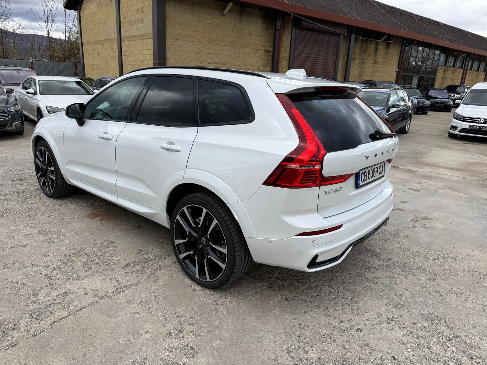 Volvo XC60 2.0hybrid R-design - изображение 8