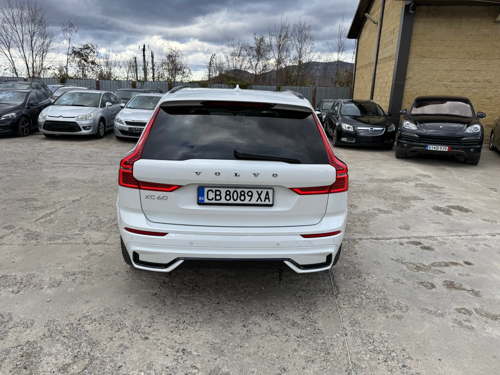 Volvo XC60 2.0hybrid R-design - изображение 4