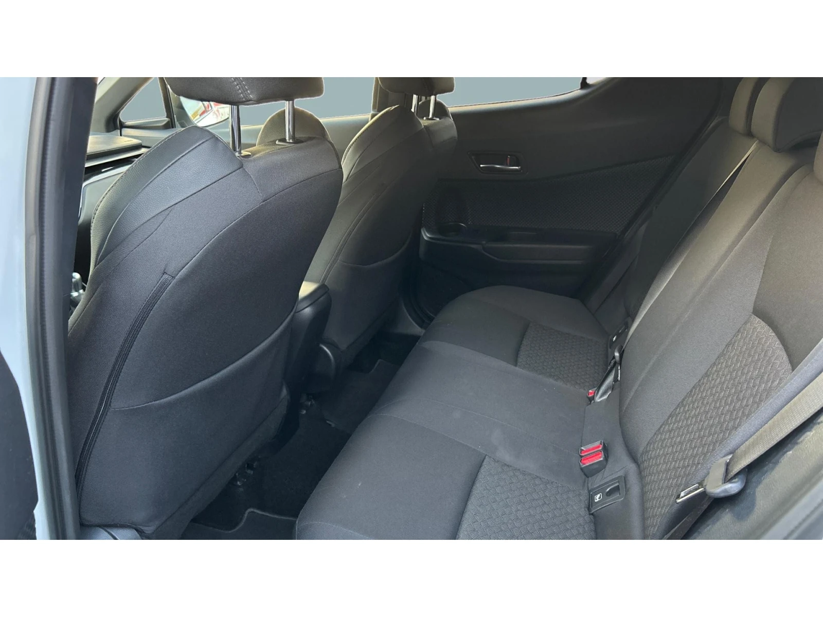 Toyota C-HR    490 . | Mobile.bg   11