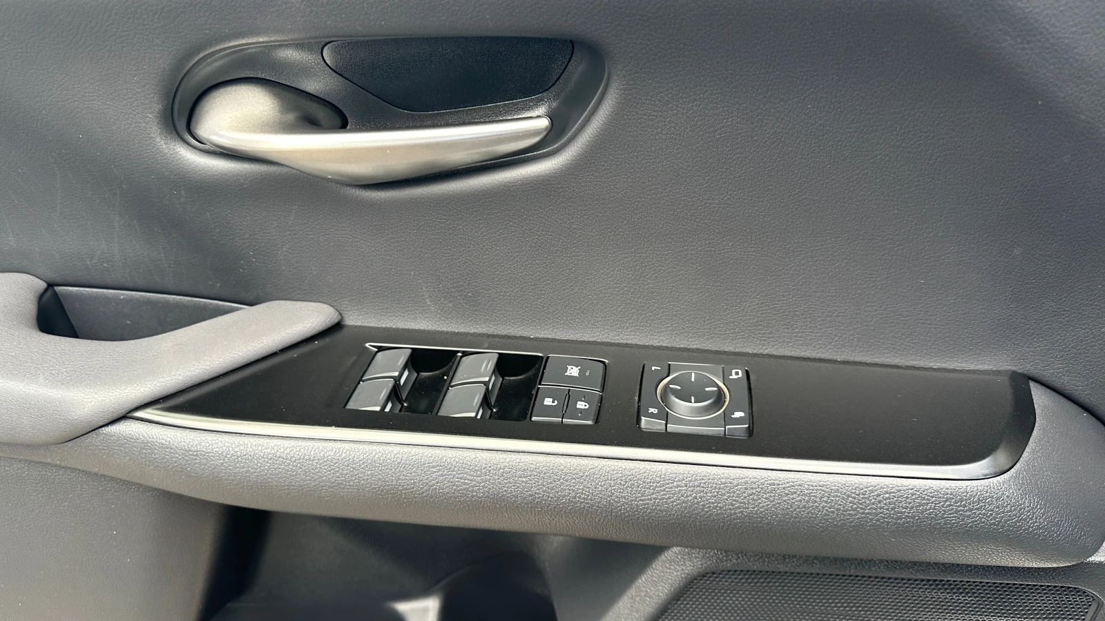 Lexus UX 250h Hybrid �������� | Mobile.bg � ����������� 17